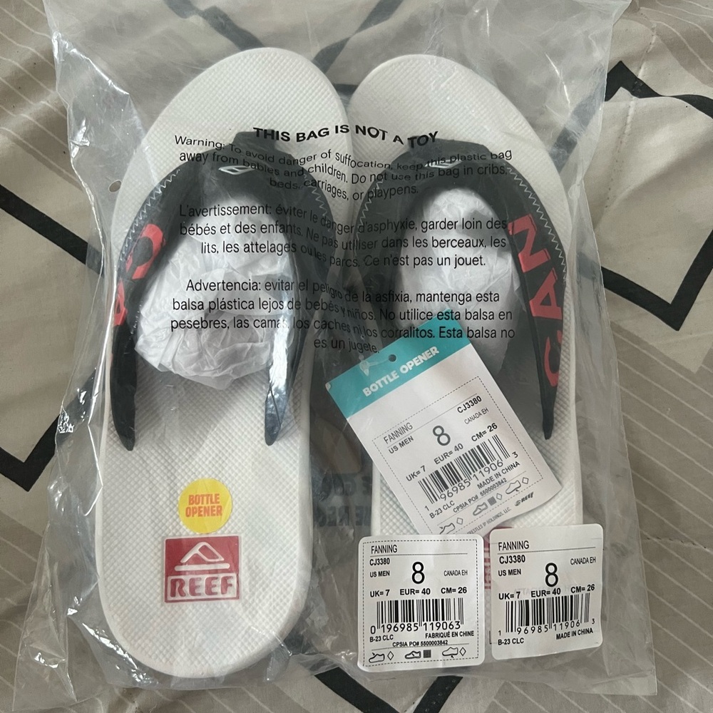 Reef Fanning SE Canada Eh? Sandals Sz 8 MNS Never Worn Dead Stock DS
